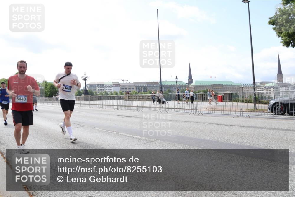 29.06.2025 - hella hamburg halbmarathon Lena Gebhardt http://msf.ph/oto/8255103 29.06.2025 10:10:38 Lombardsbrücke 1166, 1186, 1573, 4389, 5182, 5440, 5990, 5991, 7042, 7250, 7333, 7685, 8219, 8890, 9169, 9681, 9816, 9829, 11180, 11355, 11887, 11904, 11905, 12008, 12426, 12629, 13588, 13594, 13797, 13825, 13901, 14270, 14679, 14822, 15214, 15409, 16166, 16344, 16639, 16808, 16872, 17532, 17730, 18949, 19023 meine-sportfotos.de