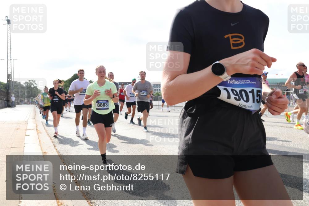 29.06.2025 - hella hamburg halbmarathon Lena Gebhardt http://msf.ph/oto/8255117 29.06.2025 09:56:50 Lombardsbrücke 1381, 1452, 1460, 1496, 1537, 1628, 1657, 1783, 1833, 1877, 2013, 2058, 2074, 2082, 2111, 2208, 2340, 2378, 2396, 2771, 2839, 2869, 2878, 2953, 2996, 3256, 3296, 3310, 3575, 3652, 3791, 4065, 4377, 4404, 4635, 4711, 4726, 4770, 4833, 4897, 5008, 5169, 5194, 5319, 5482, 5839, 5978, 6033, 6286, 6377, 6511, 6512, 6561, 6562, 6631, 7176, 7383, 7475, 7583, 8112, 8261, 8313, 8361, 8572, 8587, 8618, 8651, 8661, 8710, 8813, 8863, 8921, 8930, 8996, 9060, 9082, 9497, 9597, 9638 meine-sportfotos.de