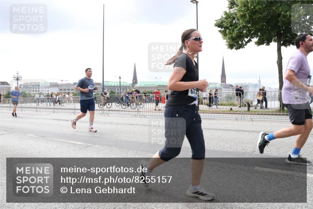 29.06.2025 - hella hamburg halbmarathon Lena Gebhardt http://msf.ph/oto/8255157 29.06.2025 11:07:55 Lombardsbrücke 1574, 1769, 1829, 2312, 2314, 2764, 2796, 2867, 3032, 3442, 3595, 3853, 3855, 3866, 3867, 4226, 4250, 4406, 4461, 4567, 4573, 4899, 4988, 5005, 5270, 5398, 5401, 5439, 5541, 5704, 5725, 5726, 5896, 6070, 6258, 6357, 6586, 6728, 6778, 6779, 6780, 6928, 7194, 7218, 7441, 7559, 7560, 7609, 7892, 8182, 8252, 8420, 8446, 8636, 8735, 9037, 9387, 9494, 9589, 9646, 10379, 10517, 10537, 10743, 11504, 11724, 12063, 12964, 15598, 15716, 18462 meine-sportfotos.de