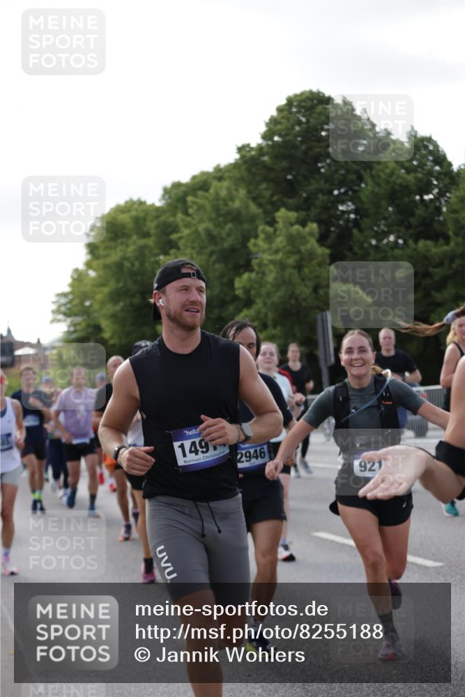 29.06.2025 - hella hamburg halbmarathon Jannik Wohlers http://msf.ph/oto/8255188 29.06.2025 09:57:21 Lombardsbrücke 1094, 1320, 1321, 1422, 1563, 1870, 2448, 2488, 2946, 3058, 3114, 3999, 4261, 4379, 5032, 5305, 5775, 5820, 5907, 6355, 6356, 6374, 6569, 6585, 6628, 6776, 7134, 7478, 7594, 7930, 7932, 7952, 7973, 7976, 8172, 8176, 8413, 8973, 9214, 9227, 9739, 9835, 10860, 11208, 11512, 11832, 12155, 12961, 13701, 13750, 14300, 14865, 14914, 15134, 15146, 15169, 15395, 15426, 15496, 15712, 16008, 16009, 16039, 16047, 16285, 16320, 16750, 16980, 17640, 17642 meine-sportfotos.de