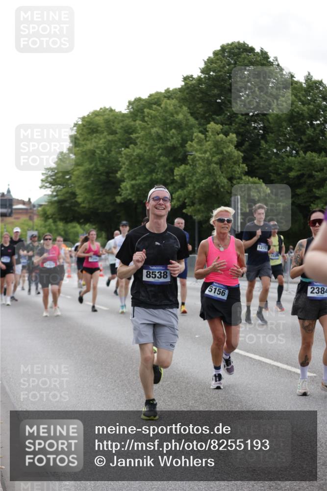 29.06.2025 - hella hamburg halbmarathon Jannik Wohlers http://msf.ph/oto/8255193 29.06.2025 10:31:35 Lombardsbrücke 1311, 1373, 2384, 2672, 3221, 3239, 3358, 3751, 3752, 3822, 4877, 4924, 5156, 5601, 6718, 6727, 7135, 7295, 7344, 7570, 7695, 7789, 7816, 7898, 8538, 10148, 10653, 11462, 12319, 12663, 12755, 13026, 14536, 14793, 15471, 16200, 16310, 17118, 17342, 17958, 18283, 18369, 18428, 18629, 18838, 18931 meine-sportfotos.de