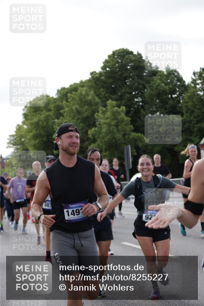 29.06.2025 - hella hamburg halbmarathon Jannik Wohlers http://msf.ph/oto/8255227 29.06.2025 09:57:21 Lombardsbrücke 1094, 1320, 1321, 1422, 1563, 1870, 2448, 2488, 2946, 3058, 3114, 3999, 4261, 4379, 5032, 5305, 5775, 5820, 5907, 6355, 6356, 6374, 6569, 6585, 6628, 6776, 7134, 7478, 7594, 7930, 7932, 7952, 7973, 7976, 8172, 8176, 8413, 8973, 9214, 9227, 9739, 9835, 10860, 11208, 11512, 11832, 12155, 12961, 13701, 13750, 14300, 14865, 14914, 15134, 15146, 15169, 15395, 15426, 15496, 15712, 16008, 16009, 16039, 16047, 16285, 16320, 16750, 16980, 17640, 17642 meine-sportfotos.de