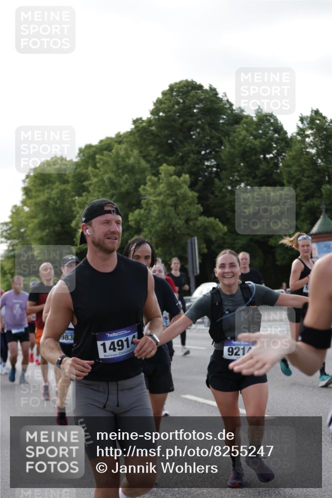 29.06.2025 - hella hamburg halbmarathon Jannik Wohlers http://msf.ph/oto/8255247 29.06.2025 09:57:21 Lombardsbrücke 1094, 1320, 1321, 1422, 1563, 1870, 2448, 2488, 2946, 3058, 3114, 3999, 4261, 4379, 5032, 5305, 5775, 5820, 5907, 6355, 6356, 6374, 6569, 6585, 6628, 6776, 7134, 7478, 7594, 7930, 7932, 7952, 7973, 7976, 8172, 8176, 8413, 8973, 9214, 9227, 9739, 9835, 10860, 11208, 11512, 11832, 12155, 12961, 13701, 13750, 14300, 14865, 14914, 15134, 15146, 15169, 15395, 15426, 15496, 15712, 16008, 16009, 16039, 16047, 16285, 16320, 16750, 16980, 17640, 17642 meine-sportfotos.de