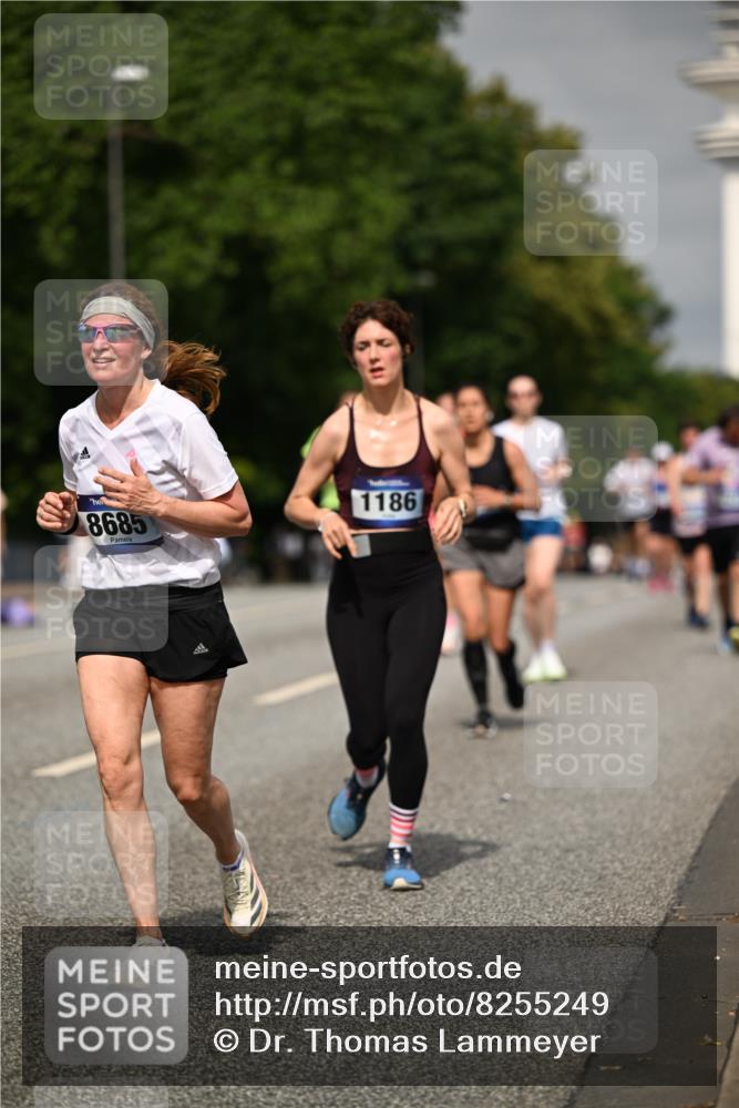 29.06.2025 - hella hamburg halbmarathon Dr. Thomas Lammeyer http://msf.ph/oto/8255249 29.06.2025 10:14:32 Kennedybrücke 1052, 1186, 1456, 5182, 5653, 5806, 7058, 8685, 9150, 9829 meine-sportfotos.de