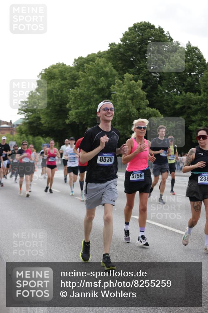 29.06.2025 - hella hamburg halbmarathon Jannik Wohlers http://msf.ph/oto/8255259 29.06.2025 10:31:35 Lombardsbrücke 1311, 1373, 2384, 2672, 3221, 3239, 3358, 3751, 3752, 3822, 4877, 4924, 5156, 5601, 6718, 6727, 7135, 7295, 7344, 7570, 7695, 7789, 7816, 7898, 8538, 10148, 10653, 11462, 12319, 12663, 12755, 13026, 14536, 14793, 15471, 16200, 16310, 17118, 17342, 17958, 18283, 18369, 18428, 18629, 18838, 18931 meine-sportfotos.de