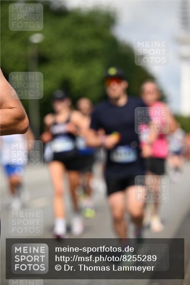 29.06.2025 - hella hamburg halbmarathon Dr. Thomas Lammeyer http://msf.ph/oto/8255289 29.06.2025 09:51:46 Kennedybrücke 1290, 1385, 1505, 1710, 1743, 2714, 2767, 3959, 4860, 5091, 5315, 5554, 5709, 6684, 7154, 7884, 8933, 10404, 10793, 10852, 10900 meine-sportfotos.de