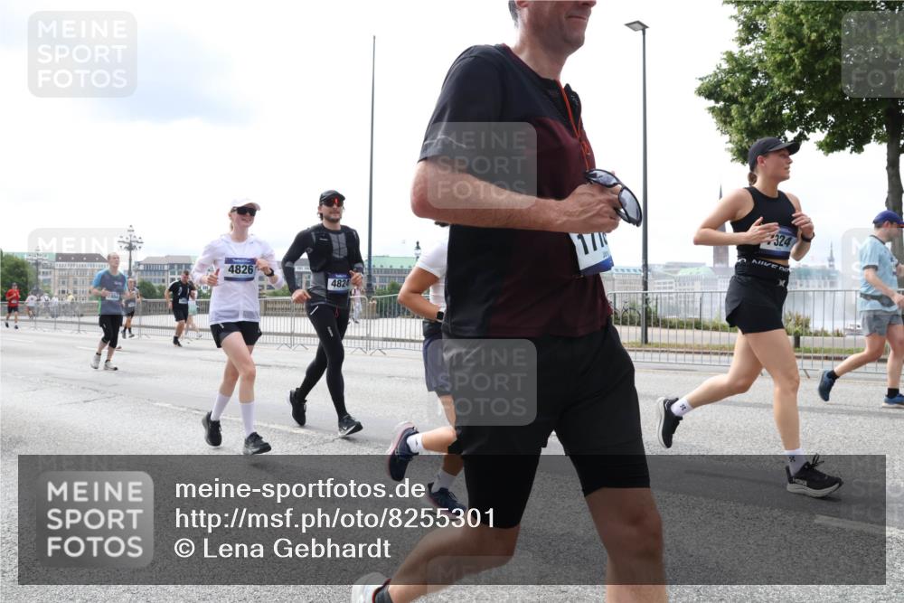 29.06.2025 - hella hamburg halbmarathon Lena Gebhardt http://msf.ph/oto/8255301 29.06.2025 10:34:19 Lombardsbrücke 1417, 1672, 1705, 1787, 2023, 2265, 2412, 2464, 2482, 2496, 2510, 2511, 2526, 2801, 2933, 3145, 3264, 3340, 3345, 3829, 3848, 4479, 4540, 4807, 4824, 4826, 5561, 5584, 5609, 5691, 6034, 6105, 6171, 6329, 6364, 6571, 6574, 7027, 7324, 7329, 7565, 7644, 7733, 8202, 8277, 8349, 8375, 8377, 8383, 8401, 8705, 8965, 9094, 9379, 9875, 10007, 10071, 10360, 10564, 10674, 11872, 13957, 16238, 16390, 16682, 16919, 17230, 18158, 18941 meine-sportfotos.de