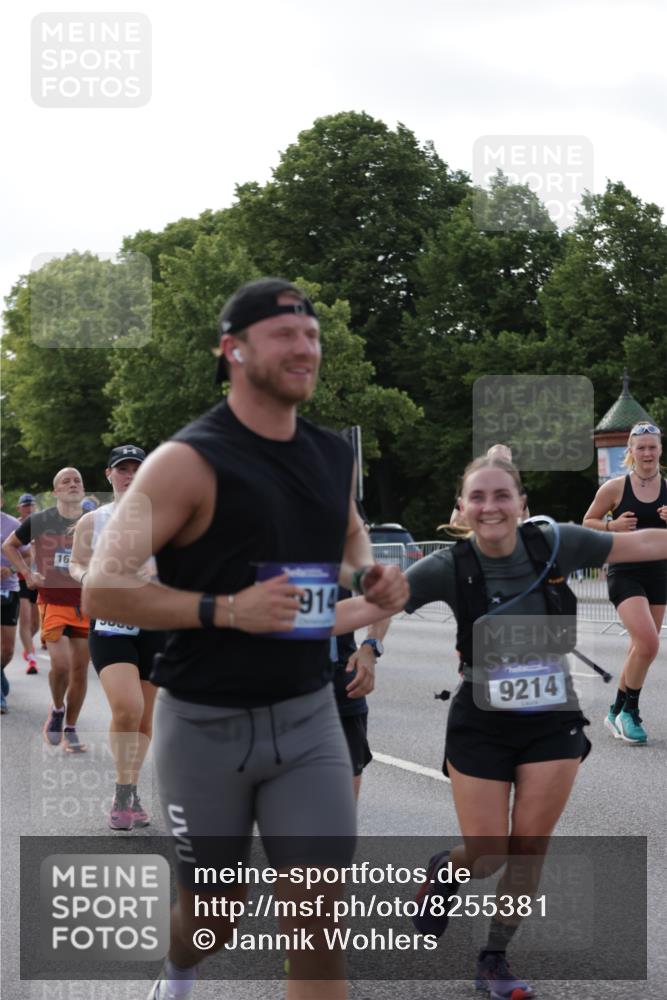 29.06.2025 - hella hamburg halbmarathon Jannik Wohlers http://msf.ph/oto/8255381 29.06.2025 09:57:21 Lombardsbrücke 1094, 1320, 1321, 1422, 1563, 1870, 2448, 2488, 2946, 3058, 3114, 3999, 4261, 4379, 5032, 5305, 5775, 5820, 5907, 6355, 6356, 6374, 6569, 6585, 6628, 6776, 7134, 7478, 7594, 7930, 7932, 7952, 7973, 7976, 8172, 8176, 8413, 8973, 9214, 9227, 9739, 9835, 10860, 11208, 11512, 11832, 12155, 12961, 13701, 13750, 14300, 14865, 14914, 15134, 15146, 15169, 15395, 15426, 15496, 15712, 16008, 16009, 16039, 16047, 16285, 16320, 16750, 16980, 17640, 17642 meine-sportfotos.de