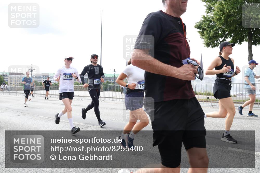 29.06.2025 - hella hamburg halbmarathon Lena Gebhardt http://msf.ph/oto/8255400 29.06.2025 10:34:19 Lombardsbrücke 1417, 1672, 1705, 1787, 2023, 2265, 2412, 2464, 2482, 2496, 2510, 2511, 2526, 2801, 2933, 3145, 3264, 3340, 3345, 3829, 3848, 4479, 4540, 4807, 4824, 4826, 5561, 5584, 5609, 5691, 6034, 6105, 6171, 6329, 6364, 6571, 6574, 7027, 7324, 7329, 7565, 7644, 7733, 8202, 8277, 8349, 8375, 8377, 8383, 8401, 8705, 8965, 9094, 9379, 9875, 10007, 10071, 10360, 10564, 10674, 11872, 13957, 16238, 16390, 16682, 16919, 17230, 18158, 18941 meine-sportfotos.de