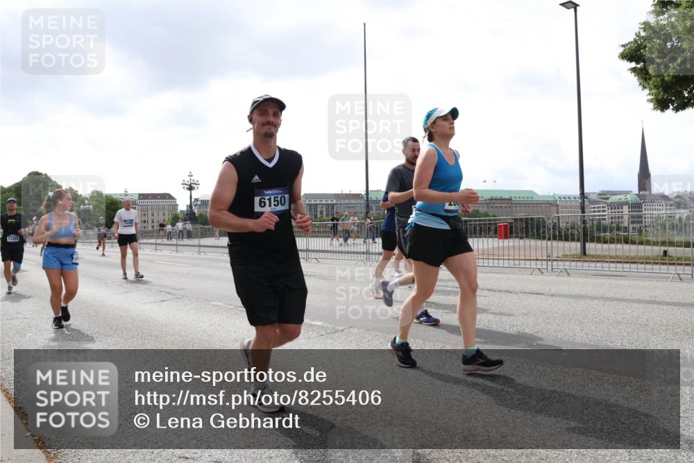 29.06.2025 - hella hamburg halbmarathon Lena Gebhardt http://msf.ph/oto/8255406 29.06.2025 10:45:50 Lombardsbrücke 1004, 1033, 1060, 1085, 1100, 1104, 1421, 1426, 1555, 1713, 1854, 1867, 1868, 1983, 2008, 2216, 2217, 2398, 2423, 2522, 2550, 2657, 2664, 2773, 2917, 2954, 2965, 2973, 3357, 3377, 4104, 4223, 4224, 4306, 4317, 4388, 4572, 5044, 5339, 5635, 5703, 5769, 5770, 5892, 5949, 6133, 6150, 6333, 6392, 6623, 6922, 7268, 7283, 7356, 7530, 7541, 7605, 7859, 7894, 8745, 9120, 9121, 9426, 9620, 10030, 10182, 10225, 10327, 10329, 10367, 10511, 11358, 11876 meine-sportfotos.de