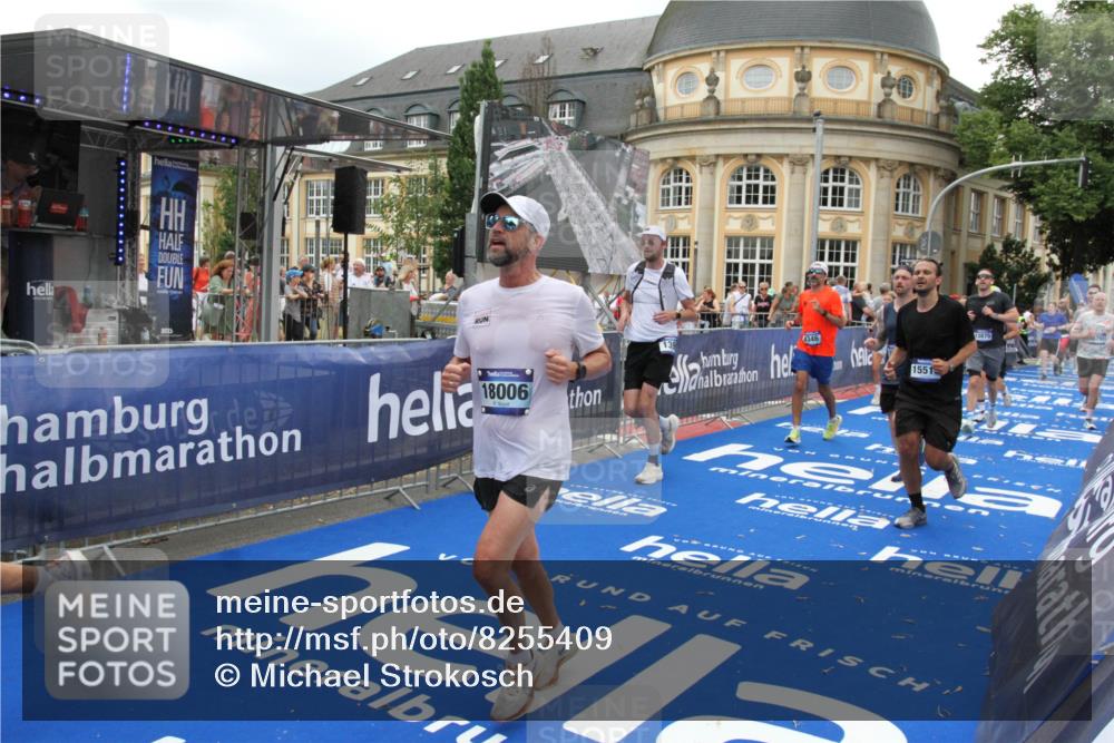 29.06.2025 - hella hamburg halbmarathon Michael Strokosch http://msf.ph/oto/8255409 29.06.2025 10:50:41 Ziel 1399, 1750, 4346, 6282, 6662, 6712, 7134, 7397, 7583, 7786, 7952, 8576, 9057, 11214, 11356, 13701, 13808, 13812, 13875, 15519, 15803, 16291, 16806, 17179, 17247, 18006, 18413, 18820 meine-sportfotos.de