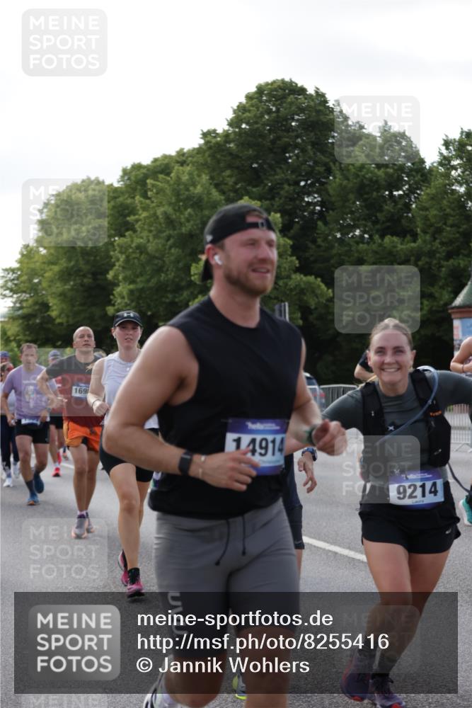 29.06.2025 - hella hamburg halbmarathon Jannik Wohlers http://msf.ph/oto/8255416 29.06.2025 09:57:21 Lombardsbrücke 1094, 1320, 1321, 1422, 1563, 1870, 2448, 2488, 2946, 3058, 3114, 3999, 4261, 4379, 5032, 5305, 5775, 5820, 5907, 6355, 6356, 6374, 6569, 6585, 6628, 6776, 7134, 7478, 7594, 7930, 7932, 7952, 7973, 7976, 8172, 8176, 8413, 8973, 9214, 9227, 9739, 9835, 10860, 11208, 11512, 11832, 12155, 12961, 13701, 13750, 14300, 14865, 14914, 15134, 15146, 15169, 15395, 15426, 15496, 15712, 16008, 16009, 16039, 16047, 16285, 16320, 16750, 16980, 17640, 17642 meine-sportfotos.de