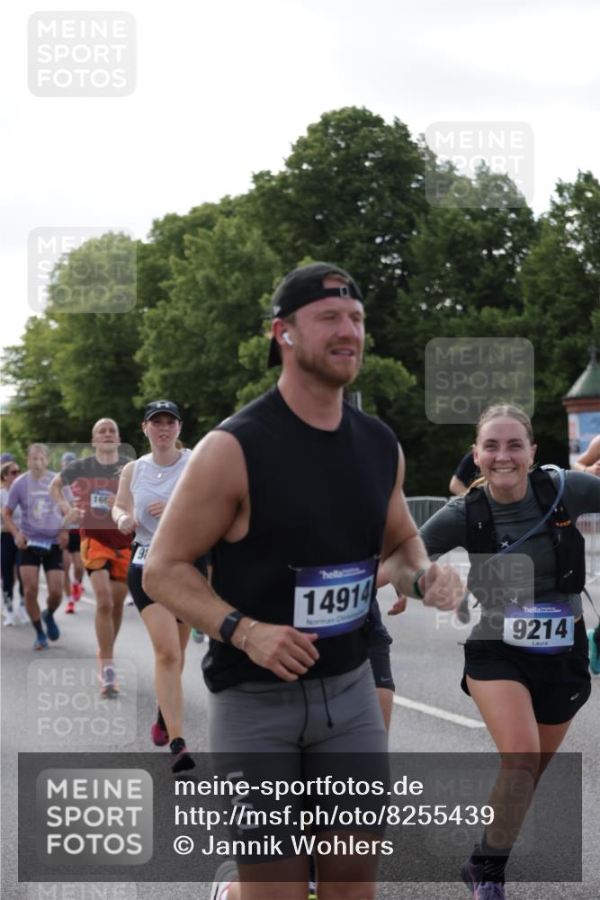29.06.2025 - hella hamburg halbmarathon Jannik Wohlers http://msf.ph/oto/8255439 29.06.2025 09:57:21 Lombardsbrücke 1094, 1320, 1321, 1422, 1563, 1870, 2448, 2488, 2946, 3058, 3114, 3999, 4261, 4379, 5032, 5305, 5775, 5820, 5907, 6355, 6356, 6374, 6569, 6585, 6628, 6776, 7134, 7478, 7594, 7930, 7932, 7952, 7973, 7976, 8172, 8176, 8413, 8973, 9214, 9227, 9739, 9835, 10860, 11208, 11512, 11832, 12155, 12961, 13701, 13750, 14300, 14865, 14914, 15134, 15146, 15169, 15395, 15426, 15496, 15712, 16008, 16009, 16039, 16047, 16285, 16320, 16750, 16980, 17640, 17642 meine-sportfotos.de