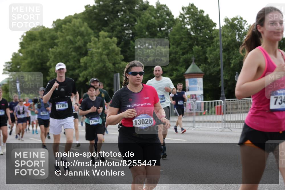 29.06.2025 - hella hamburg halbmarathon Jannik Wohlers http://msf.ph/oto/8255447 29.06.2025 10:31:41 Lombardsbrücke 1311, 1987, 2349, 2384, 2943, 3022, 3221, 3239, 3358, 3752, 3822, 4314, 4605, 4924, 5156, 5496, 5601, 5658, 5743, 6218, 6252, 6718, 6727, 7135, 7239, 7295, 7344, 7535, 7570, 7695, 7789, 7816, 7898, 8538, 10248, 10924, 11168, 11462, 12136, 12319, 12663, 12755, 12936, 13026, 13959, 13960, 14029, 14105, 14191, 14536, 14599, 15471, 16200, 17118, 17342, 17958, 18283, 18369, 18428, 18838, 18931 meine-sportfotos.de