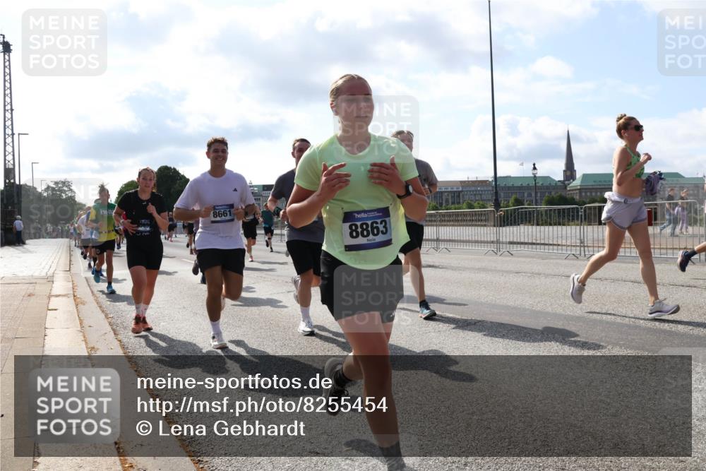 29.06.2025 - hella hamburg halbmarathon Lena Gebhardt http://msf.ph/oto/8255454 29.06.2025 09:56:51 Lombardsbrücke 1381, 1460, 1496, 1537, 1628, 1657, 1783, 1833, 1877, 2013, 2025, 2058, 2074, 2082, 2111, 2208, 2340, 2378, 2396, 2771, 2839, 2869, 2878, 2953, 2996, 3093, 3256, 3296, 3310, 3575, 3652, 3791, 4065, 4377, 4404, 4635, 4711, 4726, 4770, 4833, 4897, 5008, 5169, 5194, 5319, 5839, 5978, 6033, 6286, 6377, 6511, 6512, 6561, 6562, 6631, 7176, 7383, 7475, 8112, 8261, 8313, 8361, 8572, 8587, 8618, 8651, 8661, 8710, 8813, 8863, 8921, 8930, 9060, 9082, 9497, 9597, 9638 meine-sportfotos.de