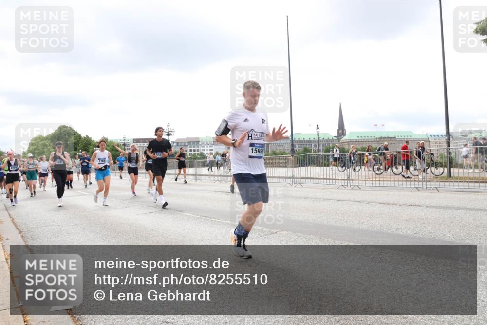 29.06.2025 - hella hamburg halbmarathon Lena Gebhardt http://msf.ph/oto/8255510 29.06.2025 11:07:57 Lombardsbrücke 1574, 1769, 1829, 2312, 2314, 2318, 2319, 2764, 2796, 2867, 3442, 3549, 3595, 3853, 3855, 3866, 3867, 4226, 4250, 4406, 4461, 4567, 4573, 4988, 5005, 5398, 5401, 5439, 5541, 5704, 5896, 6070, 6258, 6357, 6586, 6728, 6778, 6779, 6780, 6928, 7194, 7218, 7441, 7559, 7560, 7609, 7892, 8182, 8252, 8420, 8446, 8636, 9037, 9387, 9494, 9646, 10379, 10517, 10537, 10743, 11504, 11724, 12063, 12964, 15598, 15716, 18462 meine-sportfotos.de