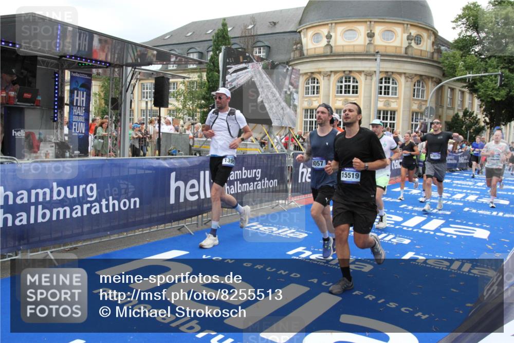 29.06.2025 - hella hamburg halbmarathon Michael Strokosch http://msf.ph/oto/8255513 29.06.2025 10:50:42 Ziel 1399, 1750, 2788, 4346, 6662, 6712, 7134, 7583, 7786, 7952, 8576, 9057, 11214, 11356, 13701, 13808, 13875, 15519, 15803, 16291, 17179, 18006, 18413, 18820 meine-sportfotos.de