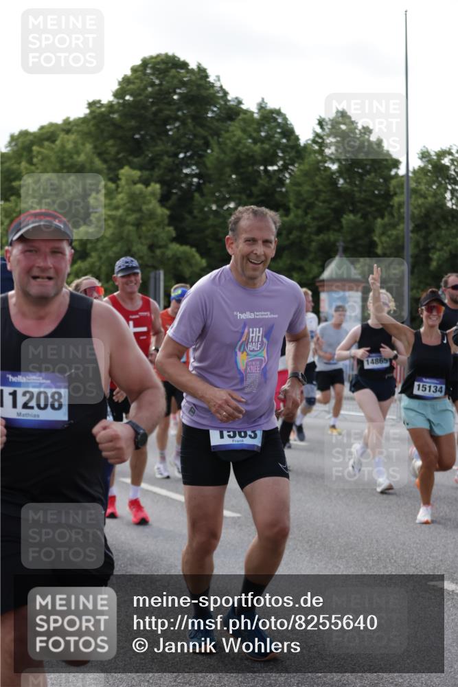 29.06.2025 - hella hamburg halbmarathon Jannik Wohlers http://msf.ph/oto/8255640 29.06.2025 09:57:25 Lombardsbrücke 1094, 1320, 1321, 1563, 1870, 2397, 2448, 2488, 2612, 2946, 3058, 3114, 3251, 3999, 4379, 5032, 5305, 5775, 6355, 6356, 6374, 6569, 6585, 6628, 6776, 7134, 7478, 7594, 7646, 7952, 7973, 7976, 8176, 8413, 8973, 9214, 9227, 9739, 9835, 10860, 11208, 11310, 11512, 11832, 12155, 12224, 12961, 13047, 13750, 14300, 14638, 14865, 14914, 15125, 15134, 15146, 15169, 15395, 15426, 15496, 15712, 15915, 16008, 16009, 16039, 16047, 16285, 16320, 16750, 16980, 17530, 17640, 17642 meine-sportfotos.de