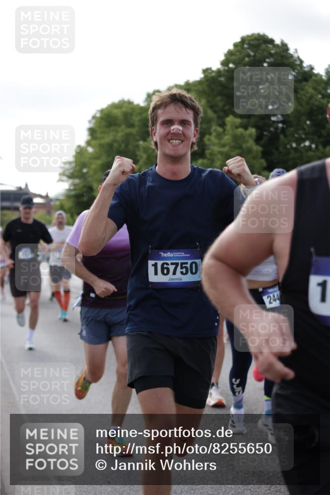 29.06.2025 - hella hamburg halbmarathon Jannik Wohlers http://msf.ph/oto/8255650 29.06.2025 09:57:26 Lombardsbrücke 1094, 1320, 1321, 1563, 1870, 2397, 2448, 2488, 2612, 2946, 3058, 3114, 3251, 4379, 5032, 5305, 5775, 6355, 6356, 6569, 6580, 6585, 6628, 6776, 7134, 7478, 7594, 7646, 7952, 7973, 7976, 8176, 8413, 8973, 9214, 9227, 9739, 9835, 10860, 11208, 11310, 11512, 11832, 12155, 12224, 12961, 13047, 13750, 14300, 14638, 14865, 14914, 15125, 15134, 15169, 15395, 15426, 15496, 15712, 15915, 16008, 16009, 16039, 16285, 16320, 16750, 16980, 17530, 17640, 17642 meine-sportfotos.de