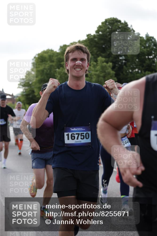 29.06.2025 - hella hamburg halbmarathon Jannik Wohlers http://msf.ph/oto/8255671 29.06.2025 09:57:26 Lombardsbrücke 1094, 1320, 1321, 1563, 1870, 2397, 2448, 2488, 2612, 2946, 3058, 3114, 3251, 4379, 5032, 5305, 5775, 6355, 6356, 6569, 6580, 6585, 6628, 6776, 7134, 7478, 7594, 7646, 7952, 7973, 7976, 8176, 8413, 8973, 9214, 9227, 9739, 9835, 10860, 11208, 11310, 11512, 11832, 12155, 12224, 12961, 13047, 13750, 14300, 14638, 14865, 14914, 15125, 15134, 15169, 15395, 15426, 15496, 15712, 15915, 16008, 16009, 16039, 16285, 16320, 16750, 16980, 17530, 17640, 17642 meine-sportfotos.de