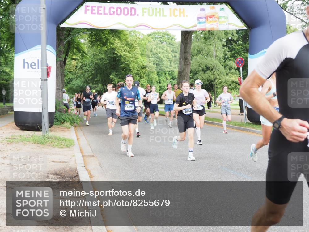 29.06.2025 - hella hamburg halbmarathon MichiJ http://msf.ph/oto/8255679 29.06.2025 10:29:23 Zwischen KM18-KM19 1677, 1912, 2797, 4303, 5050, 6429, 6495, 6771, 7774, 9540, 9640, 10783, 12292, 12895, 13457, 14899, 15493, 16201, 16347, 16580, 17971, 18412, 18802 meine-sportfotos.de