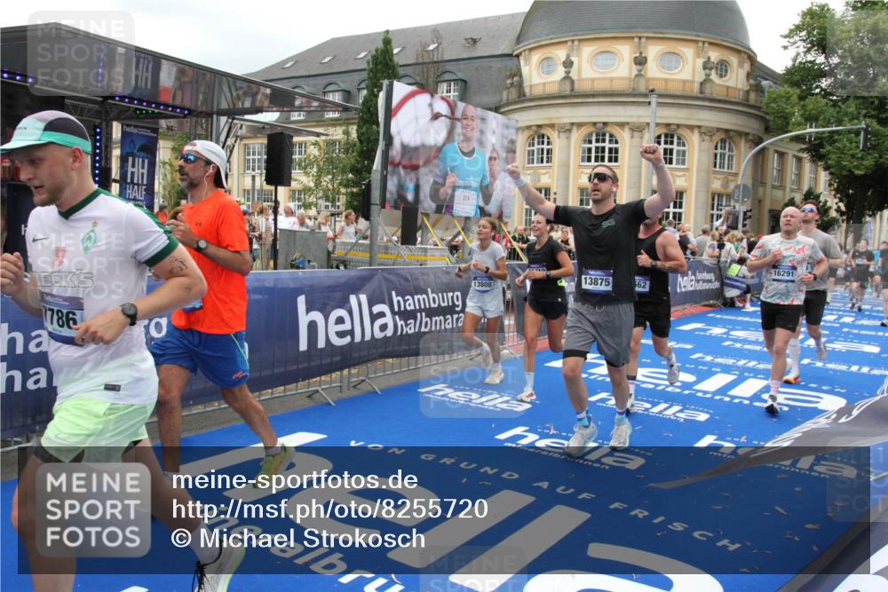 29.06.2025 - hella hamburg halbmarathon Michael Strokosch http://msf.ph/oto/8255720 29.06.2025 10:50:43 Ziel 1399, 1750, 2234, 2788, 4346, 6662, 6712, 7134, 7583, 7786, 7952, 9057, 11356, 13701, 13808, 13875, 15519, 16291, 18006, 18229, 18413, 18820 meine-sportfotos.de