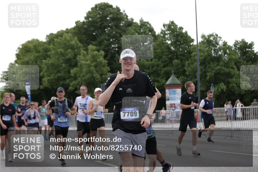 29.06.2025 - hella hamburg halbmarathon Jannik Wohlers http://msf.ph/oto/8255740 29.06.2025 10:31:42 Lombardsbrücke 1311, 1987, 2349, 2384, 2943, 3022, 3221, 3239, 3358, 3752, 3822, 4314, 4605, 4924, 5156, 5496, 5601, 5658, 5743, 6218, 6252, 6718, 6727, 7135, 7239, 7295, 7344, 7535, 7570, 7695, 7789, 7816, 8175, 8538, 10248, 10924, 11168, 11462, 12136, 12319, 12663, 12755, 12936, 13026, 13959, 13960, 14029, 14105, 14191, 14536, 14599, 15471, 16200, 17118, 17342, 17958, 18283, 18369, 18838, 18931 meine-sportfotos.de