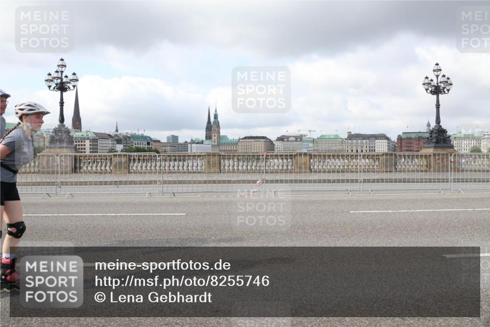 29.06.2025 - hella hamburg halbmarathon Lena Gebhardt http://msf.ph/oto/8255746 29.06.2025 09:03:19 Lombardsbrücke  meine-sportfotos.de