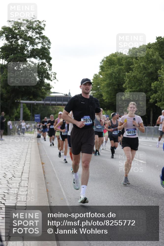 29.06.2025 - hella hamburg halbmarathon Jannik Wohlers http://msf.ph/oto/8255772 29.06.2025 09:57:27 Lombardsbrücke 1094, 1320, 1321, 1563, 1870, 2397, 2448, 2488, 2612, 2946, 3058, 3114, 3251, 4379, 5032, 5305, 5775, 6355, 6356, 6569, 6580, 6585, 6628, 6776, 7134, 7478, 7594, 7646, 7952, 7973, 7976, 8176, 8973, 9214, 9227, 9739, 9835, 10860, 11208, 11310, 11512, 11832, 12155, 12224, 12961, 13047, 13750, 14300, 14638, 14865, 14914, 15125, 15134, 15169, 15395, 15426, 15496, 15712, 15915, 16008, 16009, 16039, 16285, 16320, 16750, 16980, 17530, 17640, 17642 meine-sportfotos.de