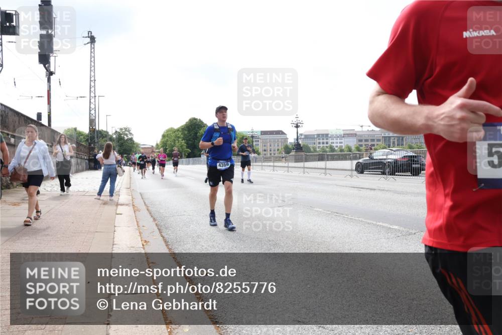 29.06.2025 - hella hamburg halbmarathon Lena Gebhardt http://msf.ph/oto/8255776 29.06.2025 10:10:39 Lombardsbrücke 1166, 1186, 1573, 1781, 4389, 5182, 5440, 5990, 5991, 7042, 7250, 7685, 8219, 8890, 9169, 9681, 9816, 9829, 11180, 11355, 11887, 11904, 11905, 12008, 12426, 12629, 13588, 13594, 13797, 13825, 13901, 14270, 14679, 14822, 15214, 15409, 16166, 16344, 16639, 16808, 16872, 17532, 17730, 18949, 19023 meine-sportfotos.de