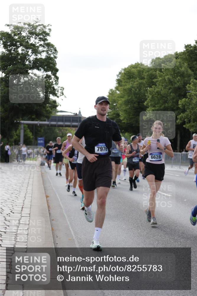 29.06.2025 - hella hamburg halbmarathon Jannik Wohlers http://msf.ph/oto/8255783 29.06.2025 09:57:27 Lombardsbrücke 1094, 1320, 1321, 1563, 1870, 2397, 2448, 2488, 2612, 2946, 3058, 3114, 3251, 4379, 5032, 5305, 5775, 6355, 6356, 6569, 6580, 6585, 6628, 6776, 7134, 7478, 7594, 7646, 7952, 7973, 7976, 8176, 8973, 9214, 9227, 9739, 9835, 10860, 11208, 11310, 11512, 11832, 12155, 12224, 12961, 13047, 13750, 14300, 14638, 14865, 14914, 15125, 15134, 15169, 15395, 15426, 15496, 15712, 15915, 16008, 16009, 16039, 16285, 16320, 16750, 16980, 17530, 17640, 17642 meine-sportfotos.de