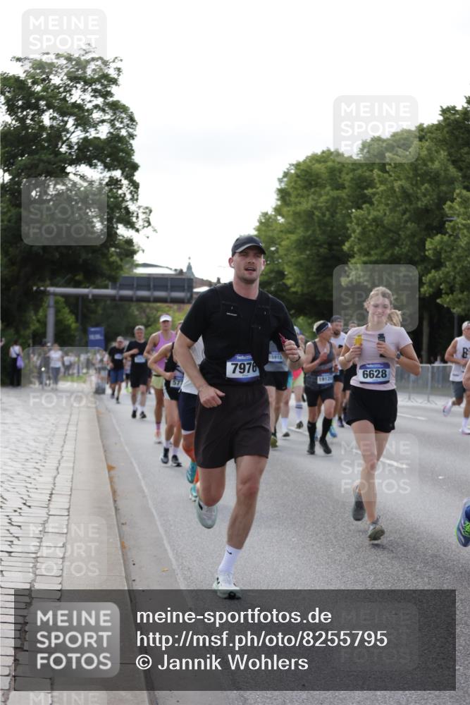 29.06.2025 - hella hamburg halbmarathon Jannik Wohlers http://msf.ph/oto/8255795 29.06.2025 09:57:27 Lombardsbrücke 1094, 1320, 1321, 1563, 1870, 2397, 2448, 2488, 2612, 2946, 3058, 3114, 3251, 4379, 5032, 5305, 5775, 6355, 6356, 6569, 6580, 6585, 6628, 6776, 7134, 7478, 7594, 7646, 7952, 7973, 7976, 8176, 8973, 9214, 9227, 9739, 9835, 10860, 11208, 11310, 11512, 11832, 12155, 12224, 12961, 13047, 13750, 14300, 14638, 14865, 14914, 15125, 15134, 15169, 15395, 15426, 15496, 15712, 15915, 16008, 16009, 16039, 16285, 16320, 16750, 16980, 17530, 17640, 17642 meine-sportfotos.de