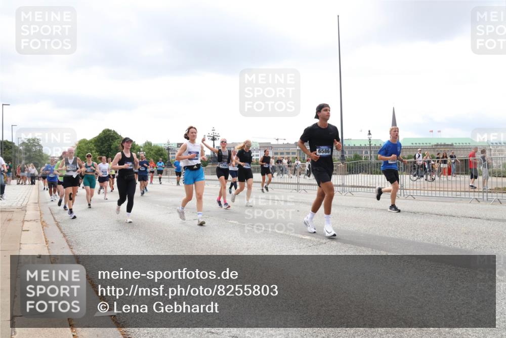 29.06.2025 - hella hamburg halbmarathon Lena Gebhardt http://msf.ph/oto/8255803 29.06.2025 11:07:58 Lombardsbrücke 1574, 1769, 1829, 2312, 2314, 2318, 2319, 2764, 2796, 2867, 3313, 3442, 3549, 3595, 3853, 3855, 3866, 3867, 4226, 4250, 4406, 4461, 4482, 4567, 4573, 4988, 5005, 5398, 5401, 5439, 5541, 5704, 5896, 6070, 6258, 6357, 6586, 6728, 6778, 6779, 6780, 6928, 7194, 7218, 7441, 7559, 7560, 7609, 7713, 7892, 8182, 8252, 8420, 8446, 8636, 9037, 9387, 9494, 9646, 10379, 10517, 10743, 11504, 11724, 12063, 12964, 15598, 15716, 18462 meine-sportfotos.de