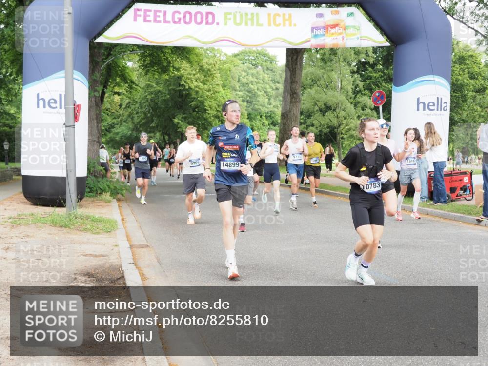 29.06.2025 - hella hamburg halbmarathon MichiJ http://msf.ph/oto/8255810 29.06.2025 10:29:23 Zwischen KM18-KM19 1677, 1912, 2797, 4303, 5050, 6429, 6495, 6771, 7774, 9540, 9640, 10783, 12292, 12895, 13457, 14899, 15493, 16201, 16347, 16580, 17971, 18412, 18802 meine-sportfotos.de