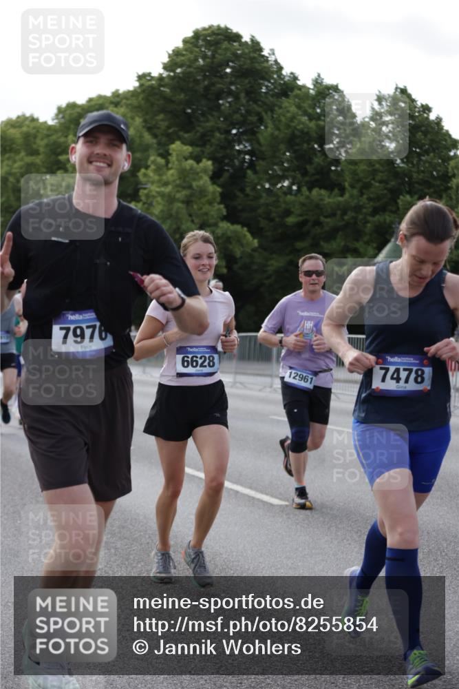 29.06.2025 - hella hamburg halbmarathon Jannik Wohlers http://msf.ph/oto/8255854 29.06.2025 09:57:28 Lombardsbrücke 1094, 1320, 1321, 1563, 1870, 2397, 2448, 2612, 2946, 3058, 3091, 3114, 3251, 4379, 5032, 5305, 5775, 6355, 6356, 6569, 6580, 6585, 6628, 6776, 7065, 7134, 7478, 7594, 7646, 7952, 7973, 7976, 8176, 8973, 9214, 9227, 9739, 9835, 10860, 11208, 11310, 11512, 11757, 11832, 12155, 12224, 12662, 12961, 13047, 13750, 14300, 14638, 14865, 14914, 15125, 15134, 15169, 15395, 15426, 15496, 15712, 15915, 16008, 16009, 16039, 16285, 16320, 16750, 16980, 17530, 17640 meine-sportfotos.de