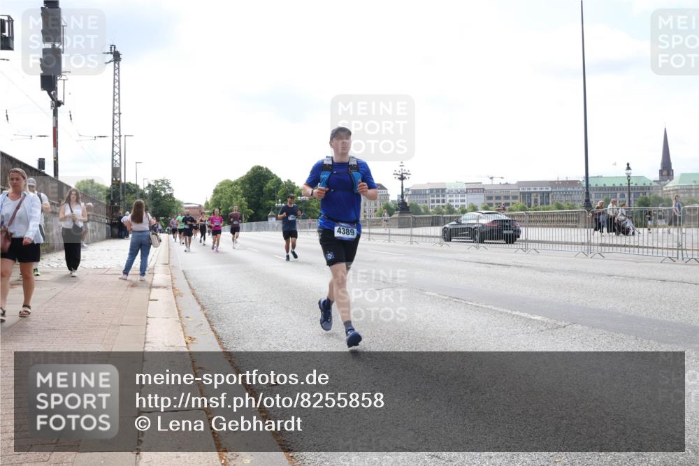 29.06.2025 - hella hamburg halbmarathon Lena Gebhardt http://msf.ph/oto/8255858 29.06.2025 10:10:39 Lombardsbrücke 1166, 1186, 1573, 1781, 4389, 5182, 5440, 5990, 5991, 7042, 7250, 7685, 8219, 8890, 9169, 9681, 9816, 9829, 11180, 11355, 11887, 11904, 11905, 12008, 12426, 12629, 13588, 13594, 13797, 13825, 13901, 14270, 14679, 14822, 15214, 15409, 16166, 16344, 16639, 16808, 16872, 17532, 17730, 18949, 19023 meine-sportfotos.de