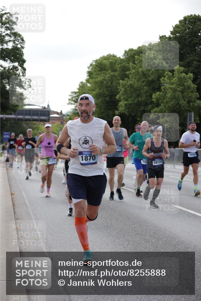 29.06.2025 - hella hamburg halbmarathon Jannik Wohlers http://msf.ph/oto/8255888 29.06.2025 09:57:29 Lombardsbrücke 1094, 1258, 1320, 1321, 1335, 1563, 1870, 2397, 2448, 2612, 2946, 3058, 3091, 3114, 3251, 5032, 5305, 5672, 5775, 6355, 6356, 6569, 6580, 6585, 6628, 6776, 7065, 7134, 7478, 7594, 7646, 7952, 7973, 7976, 8176, 8973, 9065, 9163, 9214, 9227, 9739, 9835, 10860, 11208, 11310, 11757, 11832, 12155, 12224, 12662, 12961, 13047, 14300, 14638, 14865, 14914, 15061, 15125, 15134, 15169, 15395, 15426, 15496, 15712, 15915, 16008, 16009, 16039, 16320, 16750, 16980, 17530 meine-sportfotos.de