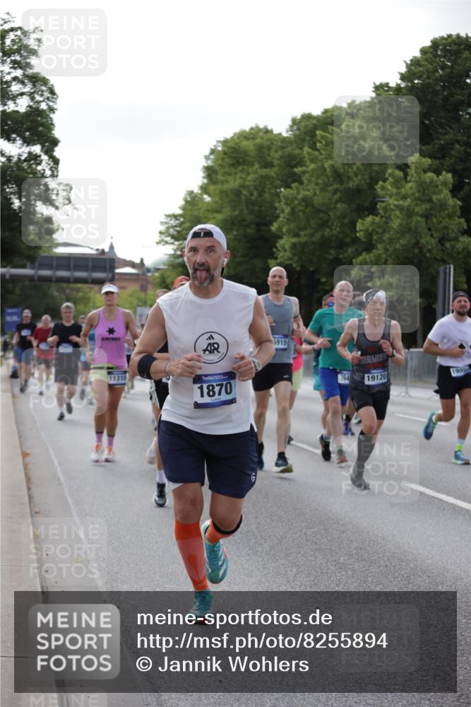 29.06.2025 - hella hamburg halbmarathon Jannik Wohlers http://msf.ph/oto/8255894 29.06.2025 09:57:29 Lombardsbrücke 1094, 1258, 1320, 1321, 1335, 1563, 1870, 2397, 2448, 2612, 2946, 3058, 3091, 3114, 3251, 5032, 5305, 5672, 5775, 6355, 6356, 6569, 6580, 6585, 6628, 6776, 7065, 7134, 7478, 7594, 7646, 7952, 7973, 7976, 8176, 8973, 9065, 9163, 9214, 9227, 9739, 9835, 10860, 11208, 11310, 11757, 11832, 12155, 12224, 12662, 12961, 13047, 14300, 14638, 14865, 14914, 15061, 15125, 15134, 15169, 15395, 15426, 15496, 15712, 15915, 16008, 16009, 16039, 16320, 16750, 16980, 17530 meine-sportfotos.de