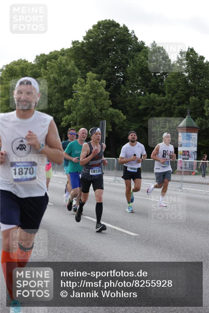 29.06.2025 - hella hamburg halbmarathon Jannik Wohlers http://msf.ph/oto/8255928 29.06.2025 09:57:29 Lombardsbrücke 1094, 1258, 1320, 1321, 1335, 1563, 1870, 2397, 2448, 2612, 2946, 3058, 3091, 3114, 3251, 5032, 5305, 5672, 5775, 6355, 6356, 6569, 6580, 6585, 6628, 6776, 7065, 7134, 7478, 7594, 7646, 7952, 7973, 7976, 8176, 8973, 9065, 9163, 9214, 9227, 9739, 9835, 10860, 11208, 11310, 11757, 11832, 12155, 12224, 12662, 12961, 13047, 14300, 14638, 14865, 14914, 15061, 15125, 15134, 15169, 15395, 15426, 15496, 15712, 15915, 16008, 16009, 16039, 16320, 16750, 16980, 17530 meine-sportfotos.de