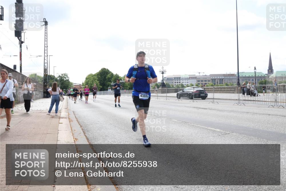 29.06.2025 - hella hamburg halbmarathon Lena Gebhardt http://msf.ph/oto/8255938 29.06.2025 10:10:40 Lombardsbrücke 1166, 1186, 1573, 1781, 4389, 5182, 5440, 5990, 5991, 7042, 7250, 7685, 8219, 8890, 9169, 9681, 9816, 9829, 11180, 11355, 11887, 11904, 11905, 12008, 12426, 12629, 12790, 13588, 13594, 13797, 13825, 13901, 14270, 14679, 14822, 15214, 15409, 16166, 16344, 16639, 16808, 16872, 17532, 17730, 18949, 19023 meine-sportfotos.de
