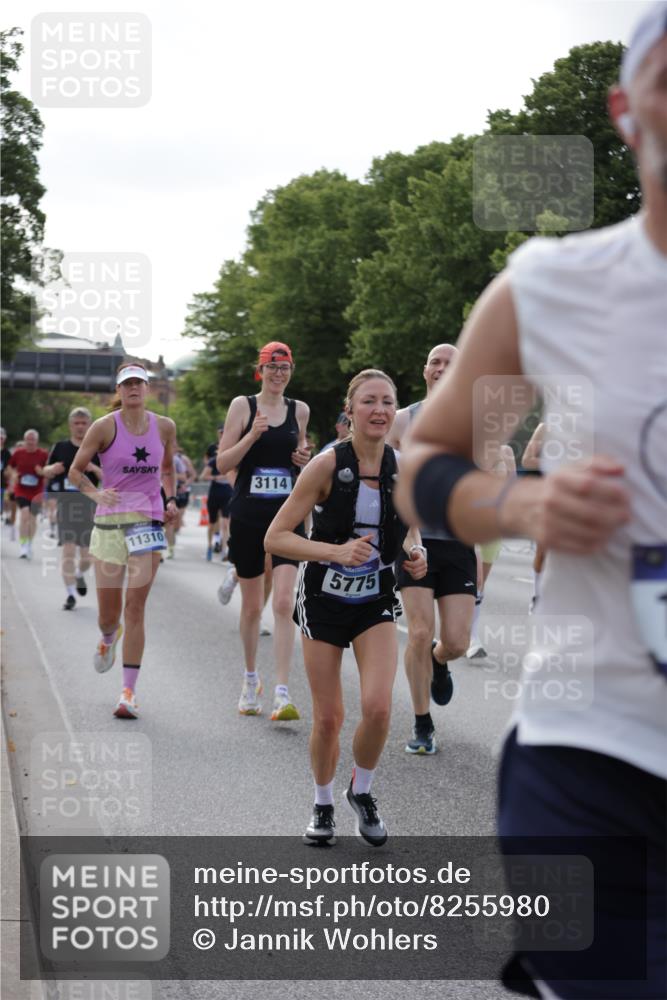 29.06.2025 - hella hamburg halbmarathon Jannik Wohlers http://msf.ph/oto/8255980 29.06.2025 09:57:30 Lombardsbrücke 1094, 1258, 1320, 1321, 1335, 1563, 1870, 2397, 2448, 2612, 2946, 3058, 3091, 3114, 3251, 5032, 5305, 5672, 5775, 6355, 6356, 6569, 6580, 6585, 6628, 6776, 7065, 7134, 7478, 7594, 7646, 7952, 7973, 7976, 8176, 8973, 9065, 9145, 9163, 9214, 9227, 9739, 9835, 10860, 11208, 11310, 11757, 11789, 11832, 12155, 12224, 12662, 12961, 13047, 14300, 14638, 14865, 14914, 15061, 15125, 15134, 15169, 15426, 15496, 15712, 15915, 16008, 16009, 16320, 16750, 16980, 17530 meine-sportfotos.de