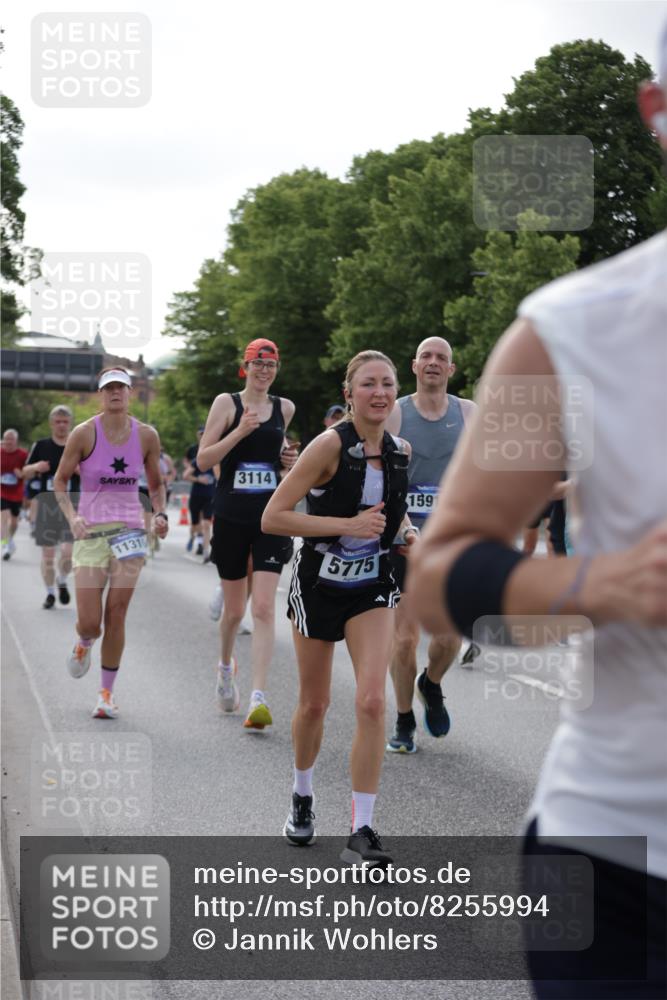 29.06.2025 - hella hamburg halbmarathon Jannik Wohlers http://msf.ph/oto/8255994 29.06.2025 09:57:30 Lombardsbrücke 1094, 1258, 1320, 1321, 1335, 1563, 1870, 2397, 2448, 2612, 2946, 3058, 3091, 3114, 3251, 5032, 5305, 5672, 5775, 6355, 6356, 6569, 6580, 6585, 6628, 6776, 7065, 7134, 7478, 7594, 7646, 7952, 7973, 7976, 8176, 8973, 9065, 9145, 9163, 9214, 9227, 9739, 9835, 10860, 11208, 11310, 11757, 11789, 11832, 12155, 12224, 12662, 12961, 13047, 14300, 14638, 14865, 14914, 15061, 15125, 15134, 15169, 15426, 15496, 15712, 15915, 16008, 16009, 16320, 16750, 16980, 17530 meine-sportfotos.de
