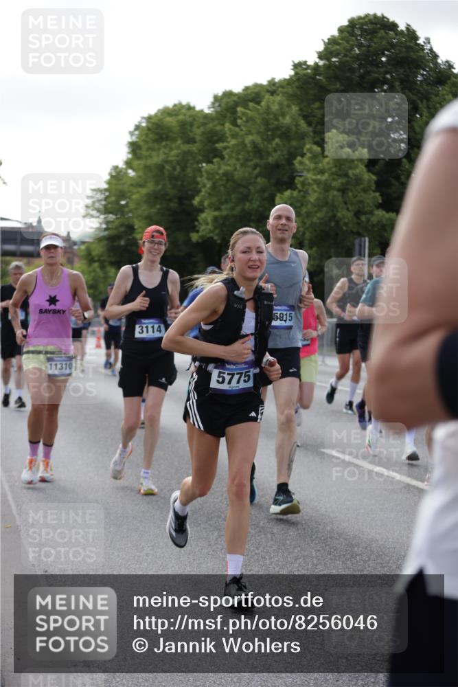 29.06.2025 - hella hamburg halbmarathon Jannik Wohlers http://msf.ph/oto/8256046 29.06.2025 09:57:30 Lombardsbrücke 1094, 1258, 1320, 1321, 1335, 1563, 1870, 2397, 2448, 2612, 2946, 3058, 3091, 3114, 3251, 5032, 5305, 5672, 5775, 6355, 6356, 6569, 6580, 6585, 6628, 6776, 7065, 7134, 7478, 7594, 7646, 7952, 7973, 7976, 8176, 8973, 9065, 9145, 9163, 9214, 9227, 9739, 9835, 10860, 11208, 11310, 11757, 11789, 11832, 12155, 12224, 12662, 12961, 13047, 14300, 14638, 14865, 14914, 15061, 15125, 15134, 15169, 15426, 15496, 15712, 15915, 16008, 16009, 16320, 16750, 16980, 17530 meine-sportfotos.de