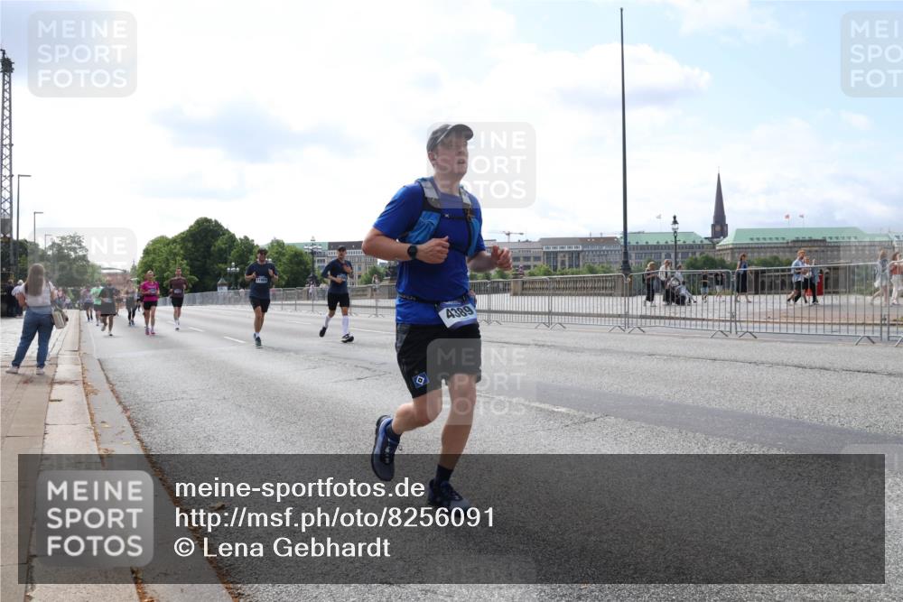 29.06.2025 - hella hamburg halbmarathon Lena Gebhardt http://msf.ph/oto/8256091 29.06.2025 10:10:40 Lombardsbrücke 1166, 1186, 1573, 1781, 4389, 5182, 5440, 5990, 5991, 7042, 7250, 7685, 8219, 8890, 9169, 9681, 9816, 9829, 11180, 11355, 11887, 11904, 11905, 12008, 12426, 12629, 12790, 13588, 13594, 13797, 13825, 13901, 14270, 14679, 14822, 15214, 15409, 16166, 16344, 16639, 16808, 16872, 17532, 17730, 18949, 19023 meine-sportfotos.de