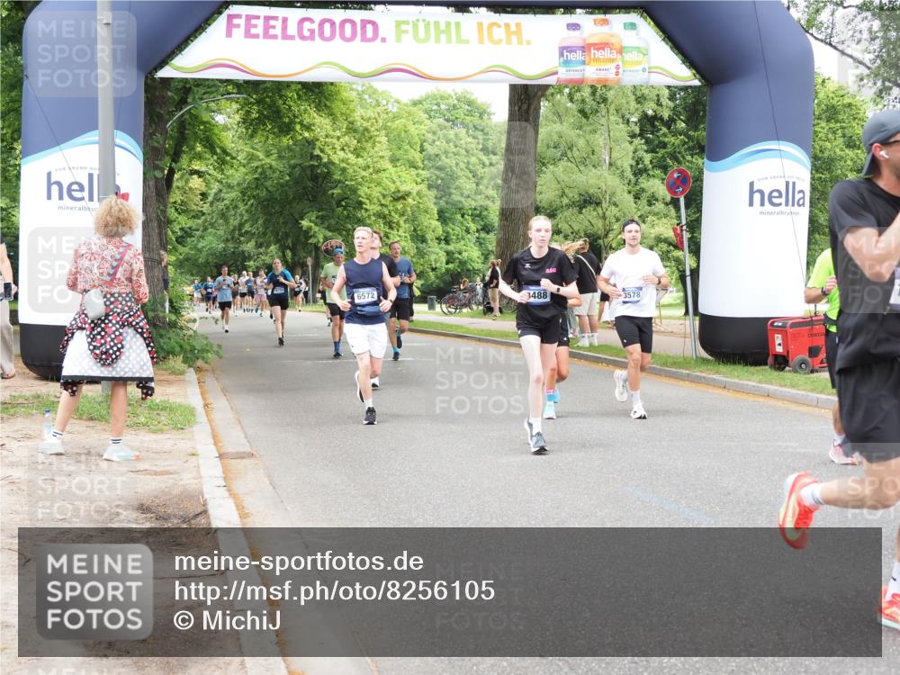 29.06.2025 - hella hamburg halbmarathon MichiJ http://msf.ph/oto/8256105 29.06.2025 10:52:42 Zwischen KM18-KM19 3578, 3746, 4488, 9165, 9736, 10781, 10886, 10998, 12371, 12473, 13481, 17059, 18827 meine-sportfotos.de