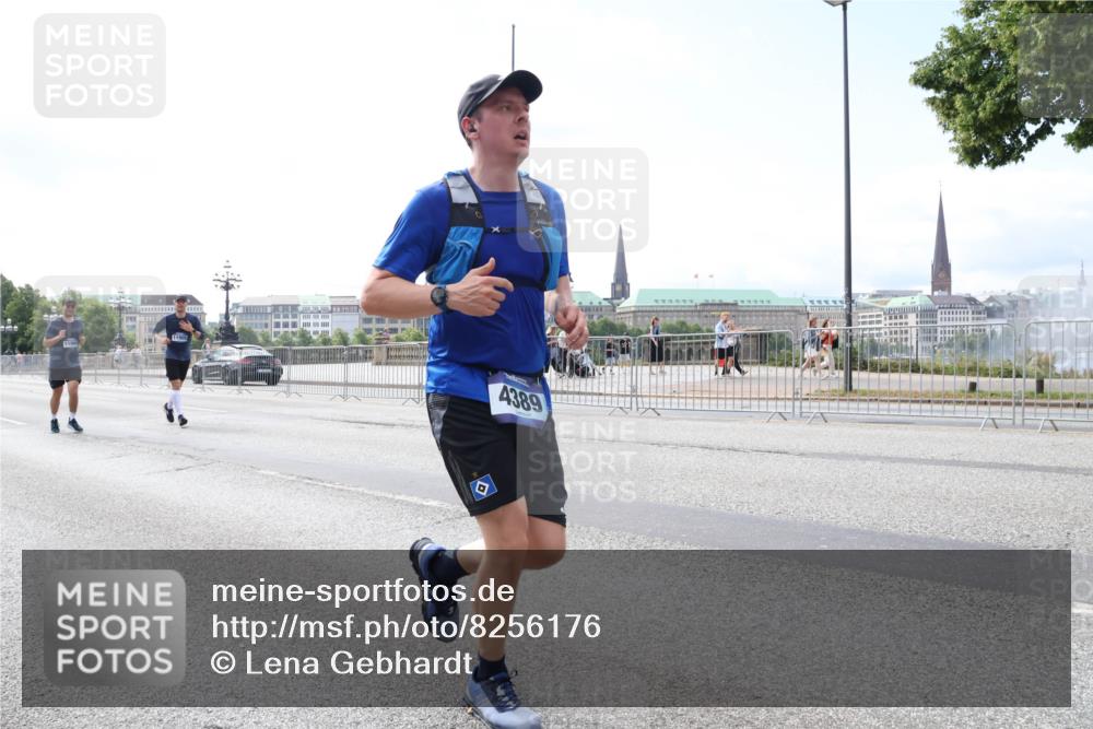 29.06.2025 - hella hamburg halbmarathon Lena Gebhardt http://msf.ph/oto/8256176 29.06.2025 10:10:40 Lombardsbrücke 1166, 1186, 1573, 1781, 4389, 5182, 5440, 5990, 5991, 7042, 7250, 7685, 8219, 8890, 9169, 9681, 9816, 9829, 11180, 11355, 11887, 11904, 11905, 12008, 12426, 12629, 12790, 13588, 13594, 13797, 13825, 13901, 14270, 14679, 14822, 15214, 15409, 16166, 16344, 16639, 16808, 16872, 17532, 17730, 18949, 19023 meine-sportfotos.de