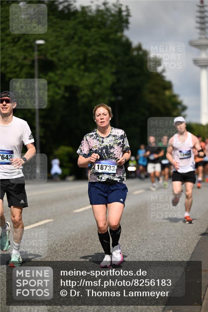 29.06.2025 - hella hamburg halbmarathon Dr. Thomas Lammeyer http://msf.ph/oto/8256183 29.06.2025 09:51:51 Kennedybrücke 1290, 1505, 1710, 2399, 2714, 2767, 3480, 3959, 4860, 5315, 5554, 5709, 7152, 7154, 7884, 8933, 9403, 10404, 10793, 10852 meine-sportfotos.de