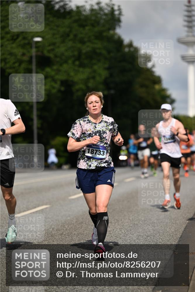 29.06.2025 - hella hamburg halbmarathon Dr. Thomas Lammeyer http://msf.ph/oto/8256207 29.06.2025 09:51:51 Kennedybrücke 1290, 1505, 1710, 2399, 2714, 2767, 3480, 3959, 4860, 5315, 5554, 5709, 7152, 7154, 7884, 8933, 9403, 10404, 10793, 10852 meine-sportfotos.de