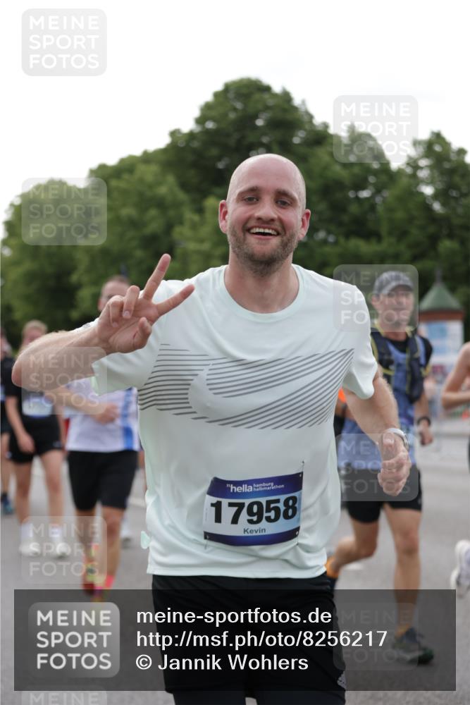 29.06.2025 - hella hamburg halbmarathon Jannik Wohlers http://msf.ph/oto/8256217 29.06.2025 10:31:44 Lombardsbrücke 1311, 1987, 2349, 2943, 3022, 3358, 3707, 3752, 3778, 3822, 4314, 4365, 4605, 4924, 5496, 5601, 5658, 5743, 6218, 6252, 7135, 7239, 7295, 7344, 7535, 7570, 7695, 7789, 7816, 8175, 8538, 9206, 10248, 10924, 11168, 11462, 12136, 12319, 12755, 12936, 13026, 13959, 13960, 14029, 14099, 14105, 14191, 14599, 15471, 15987, 16200, 17958, 18369, 18931 meine-sportfotos.de