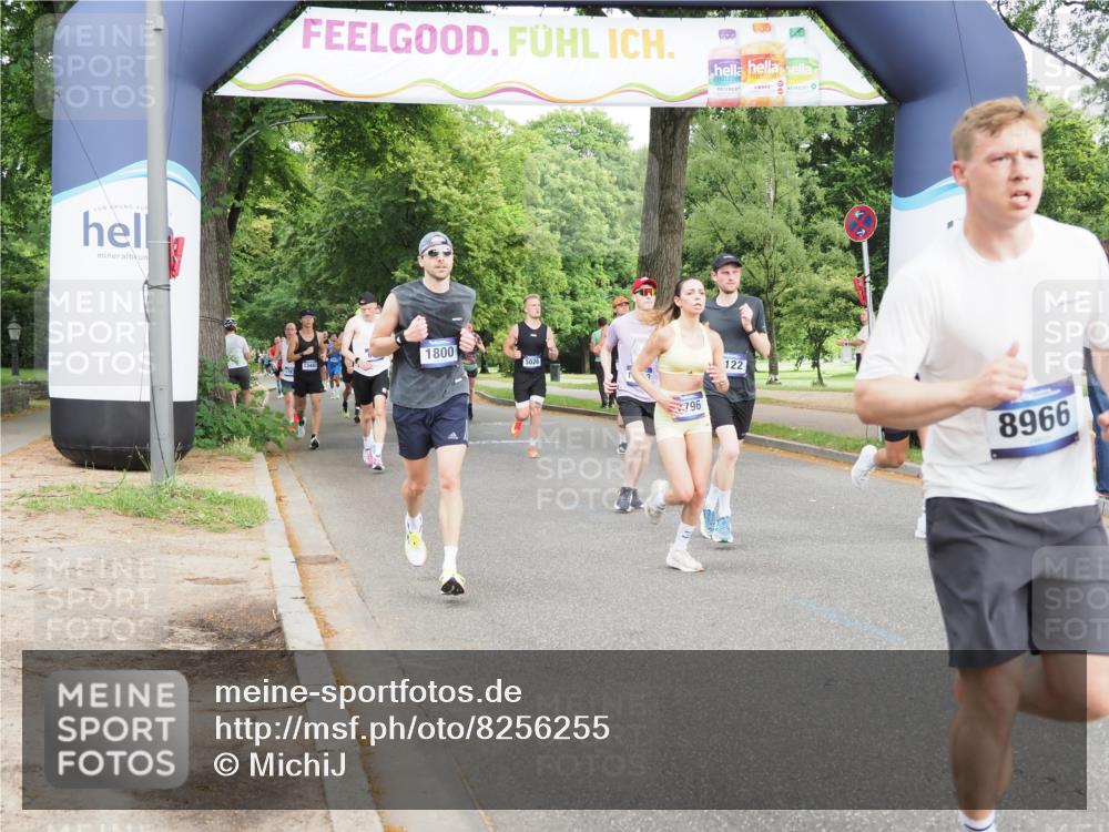 29.06.2025 - hella hamburg halbmarathon MichiJ http://msf.ph/oto/8256255 29.06.2025 10:29:26 Zwischen KM18-KM19 1677, 1800, 1912, 4303, 6152, 6429, 7284, 7774, 7796, 8122, 8966, 9540, 9711, 10783, 12895, 13457, 13667, 14899, 16201, 16249, 16347, 17486, 17971, 18412, 18802 meine-sportfotos.de